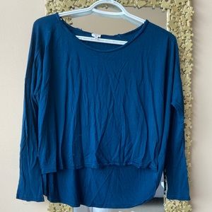Aritzia Wilfred Blue high low long sleeve tshirt
